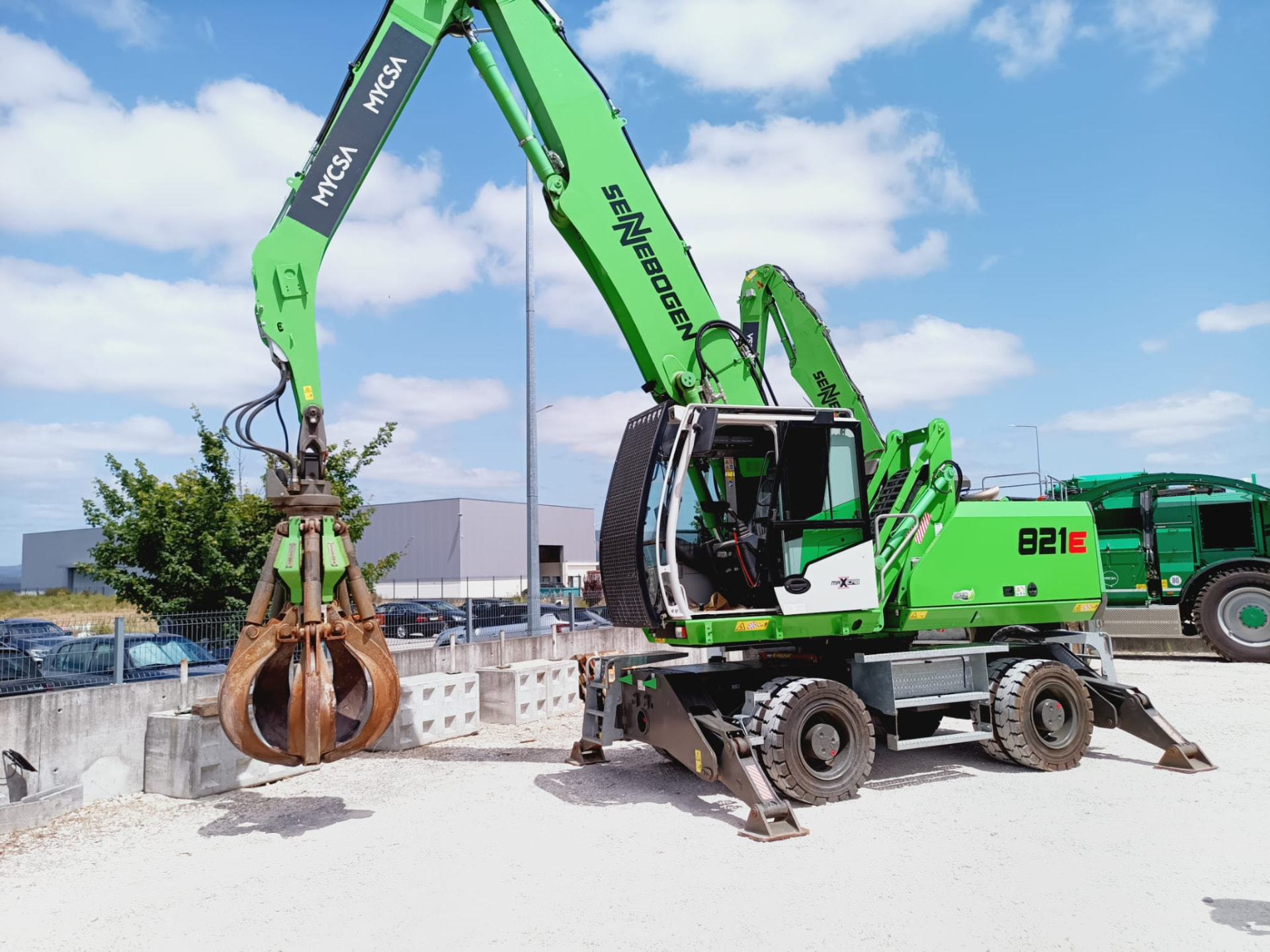 SENNEBOGEN 821E 2023