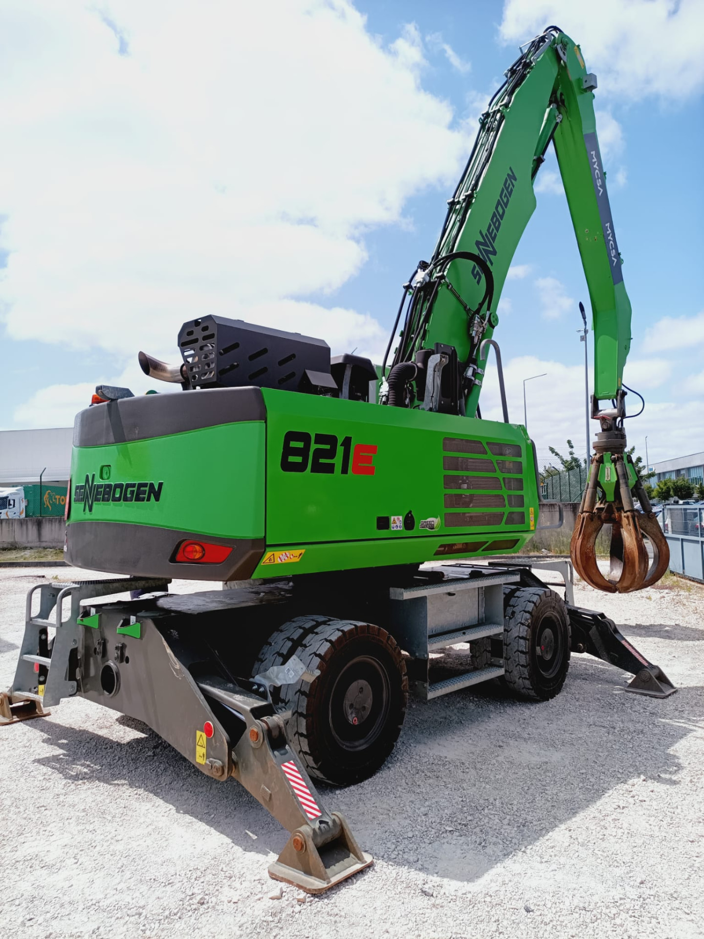 SENNEBOGEN 821E 2023
